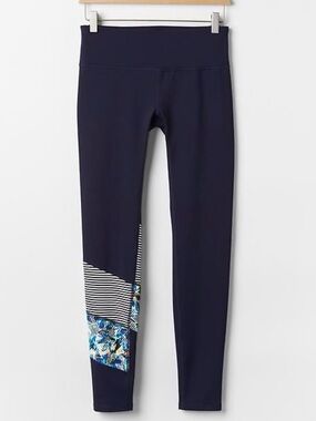 🚨Priced for quick sale🚨 GAP Navy Blue Leggings with Blue Patterned Accent